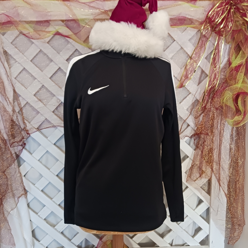 Nike men's black pullover size medium